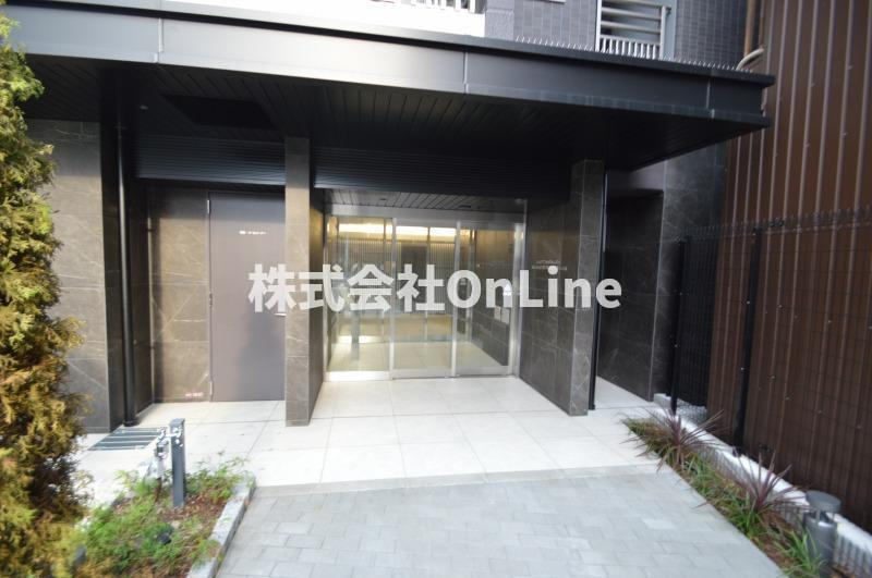 プレサンスロジェ天王寺真田山公園のエントランス