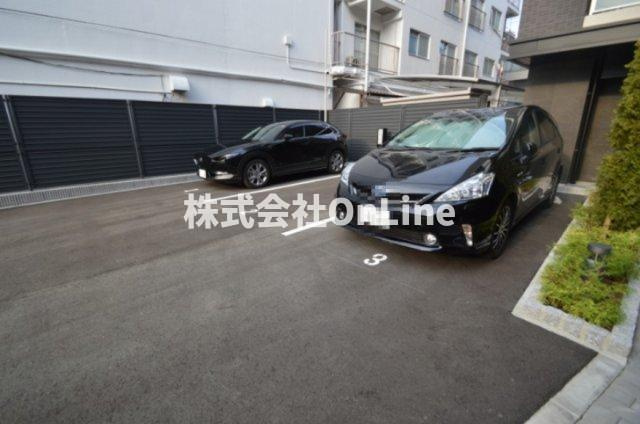 プレサンスロジェ天王寺真田山公園の駐車場