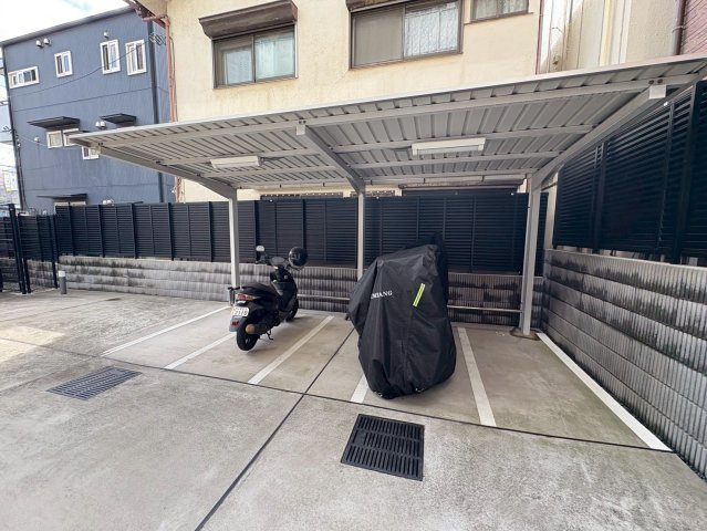 ラクラス下総中山の駐車場