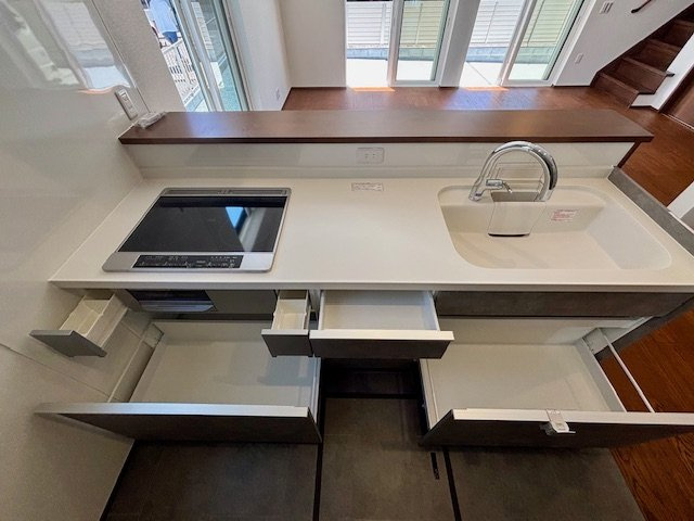 久留米市津福今町　10号地のキッチン| 収納たっぷりシステムキッチン