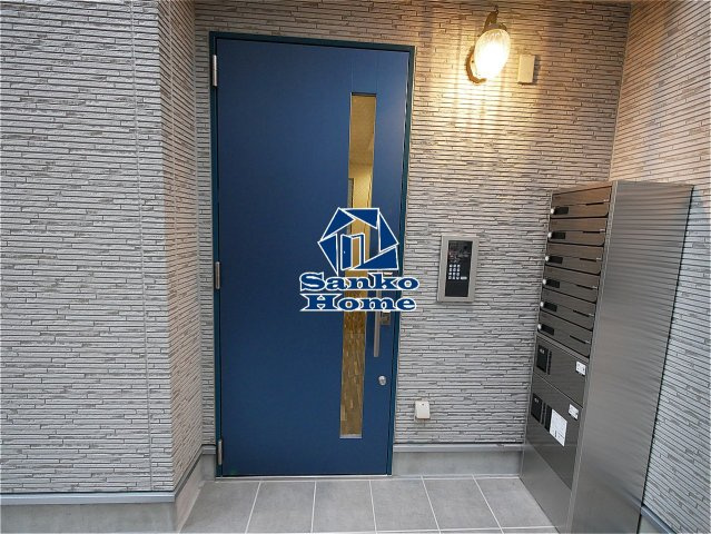 Ferio nishiarai 弐番館のエントランス