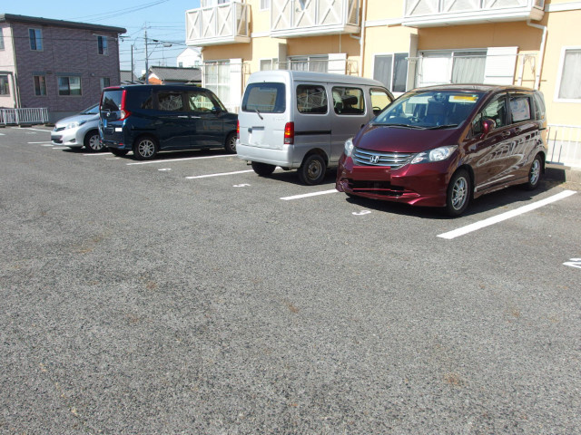 アートヒルズ八田Ａの駐車場