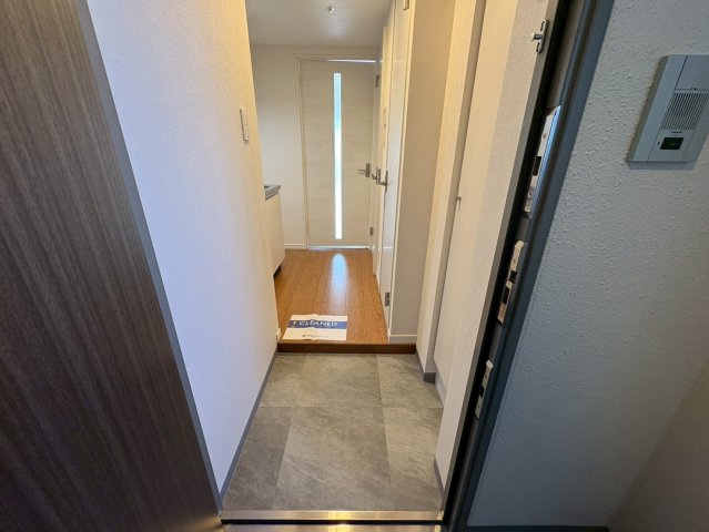 ラクラス下総中山の玄関