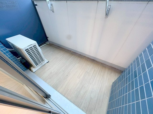 プレサンスOSAKA三国ネオスのバルコニー