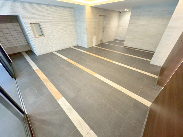 プレサンスOSAKA三国ネオスのロビー