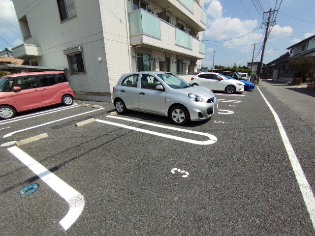 本郷ハウスの駐車場