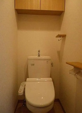 【トイレ】 | ルーブル豊島千石 | 温水洗浄便座付きなので、快適にご使用いただけます。