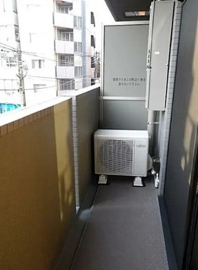 【バルコニー】 | ルーブル豊島千石 | バルコニー面、壁一面の掃き出し窓からたくさんの陽の光が入ってまいります！