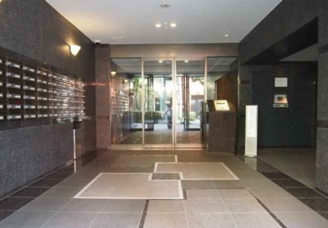 【その他共用部分】 | ルーブル豊島千石 | 清潔感と歓迎感があるエントランスホールとなります。