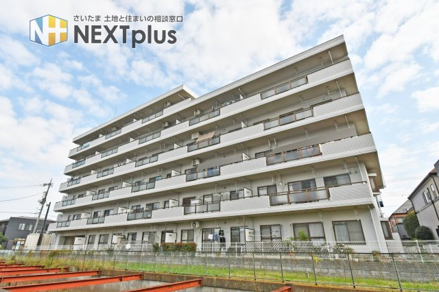 ベルドゥムール春日部の外観|東武伊勢崎線『一ノ割』駅まで徒歩16分の立地です。上沖小学校まで徒歩4分ですので、お子様の通学も安心してお見送りできますね。コンビニが徒歩3分の場所にありますので、ちょっとしたお買い物に便利です◎