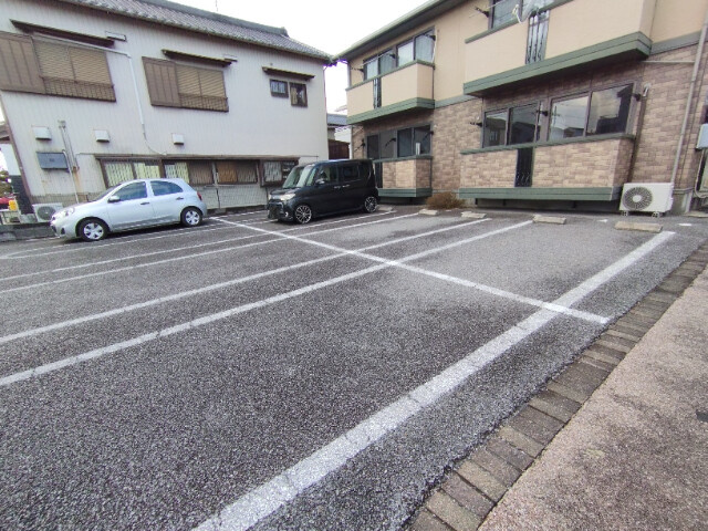 プルートの駐車場