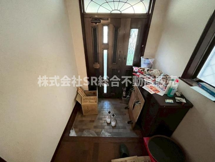 六万寺町1丁目中古戸建の玄関|玄関広めで使いやすいです！