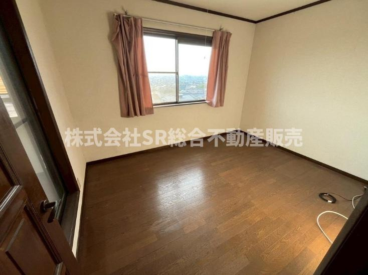 六万寺町1丁目中古戸建の洋室|個人の部屋や寝室として使える洋室です