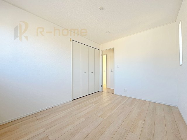 つくば市台町第3　新築戸建て　1号棟の洋室|どんな部屋家具も合わせやすいシンプルな洋室！
たっぷりの日差しと心地よい風が舞い込む住まい♪