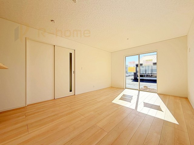 つくば市台町第3　新築戸建て　1号棟の居間・リビング|広々とした余裕のあるリビングです♪大きな窓からは自然光が届きます。