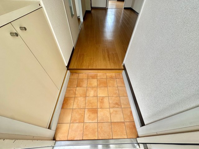ドミール三喜の玄関