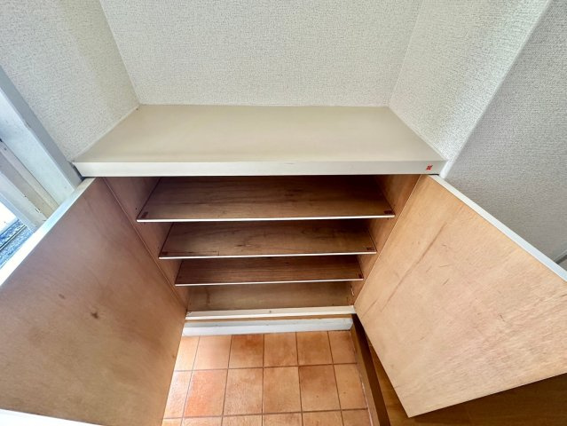 ドミール三喜の玄関