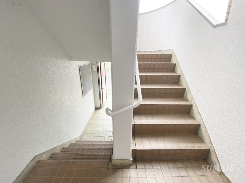 グリーンハイツたかはなのその他共用部分|共用階段です☆