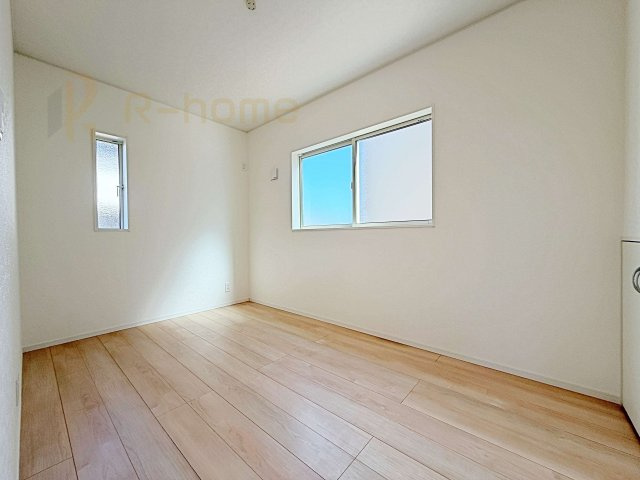 つくば市台町第3　新築戸建て　2号棟の洋室|1階に5帖のストレージルーム！客間やキッズスペースとしても活用できます♪