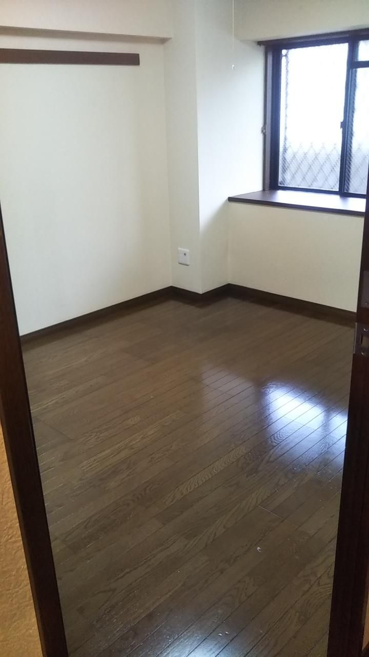 ガーデンクレス弐番館の居間・リビング