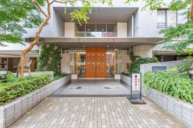 クレッセント仙台坂パークサイドのエントランス