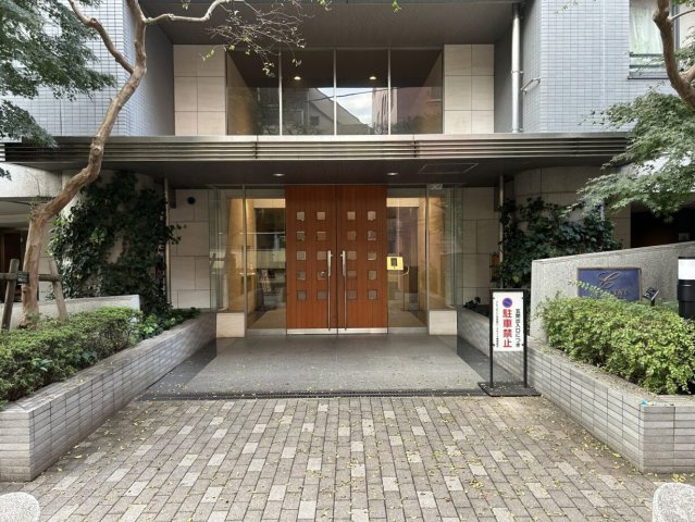 クレッセント仙台坂パークサイドのエントランス