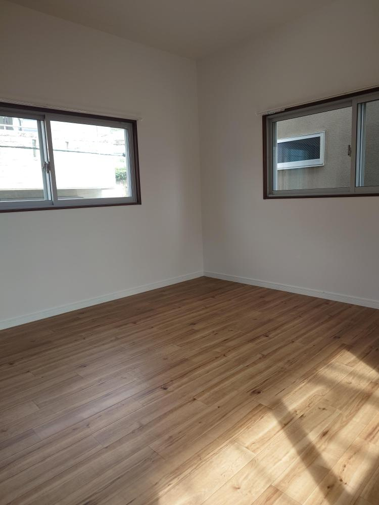 神戸市東灘区森北町4丁目戸建の洋室