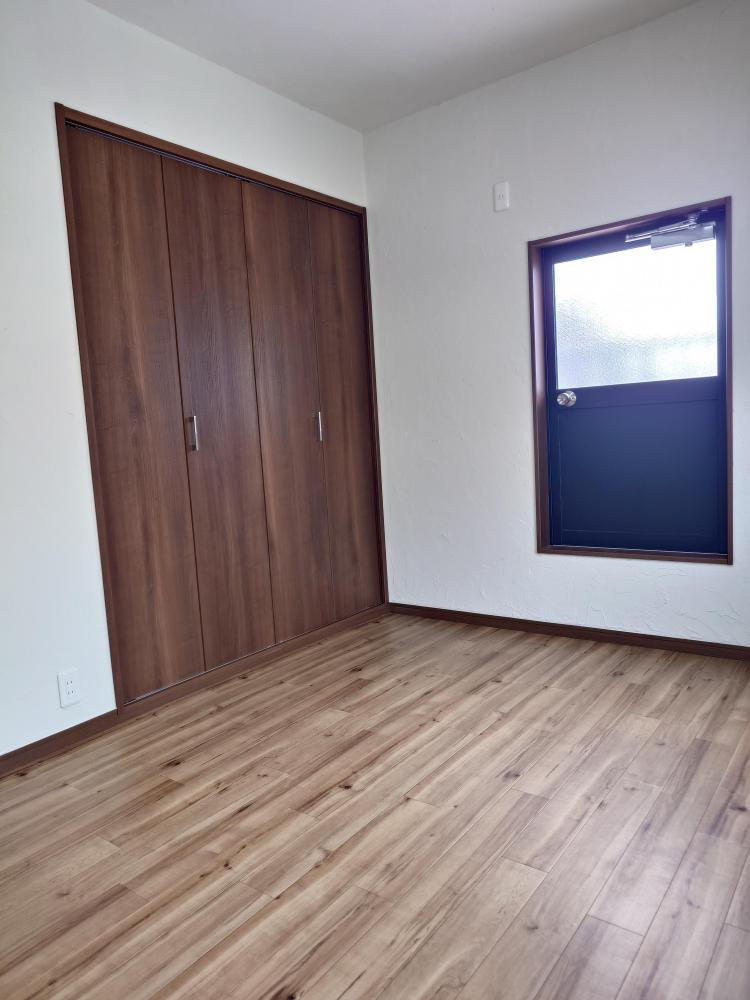 神戸市東灘区森北町4丁目戸建の洋室