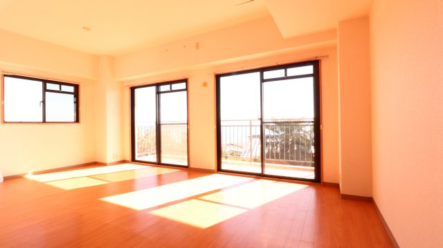 クレール塩屋の居間・リビング