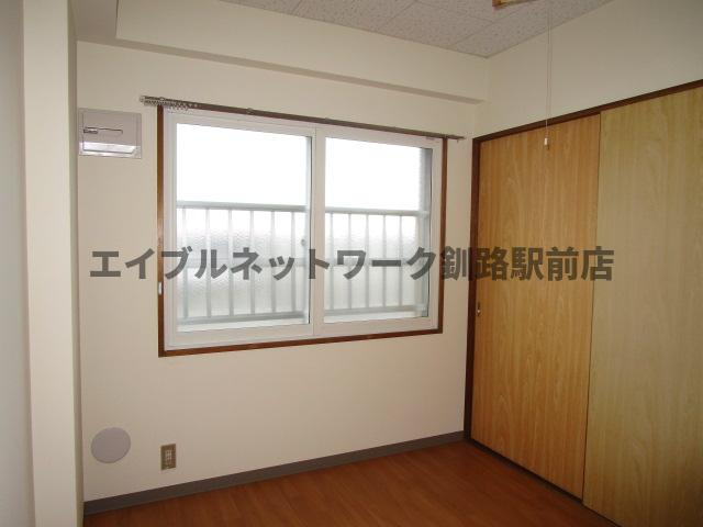 大栄マンション鶴ヶ岱の洋室