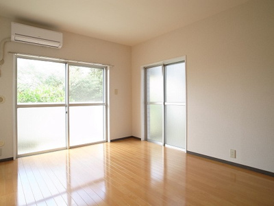 【居間・リビング】 | エーデルハイツ | ゆったり過ごせるリビングです