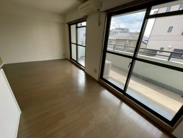 プラスワン芦屋の居間・リビング