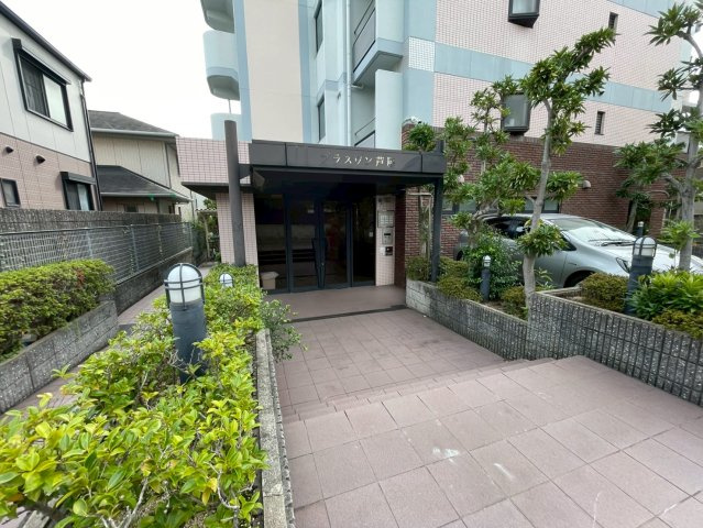 プラスワン芦屋のエントランス