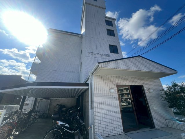 グランデージ明西の外観