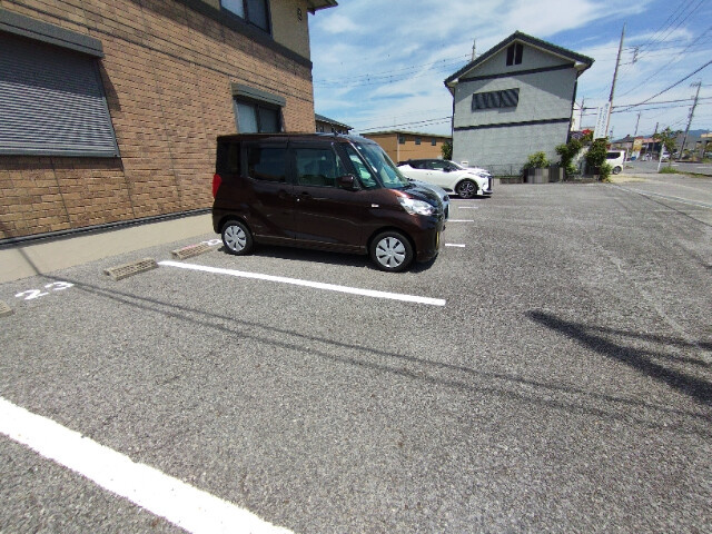 Bonheur Virage Bの駐車場