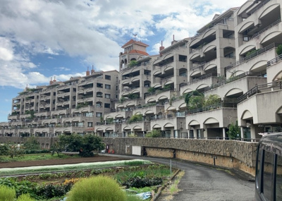 【外観】 | プリシード本厚木 | マンションの外観は非常に重要なポイントです！外観の善し悪しは資産価値に大きな影響を与えます。外観のいいマンションを購入することで、高値で売却がしやすく、買い手が見つかりやすいというメリットがあります。