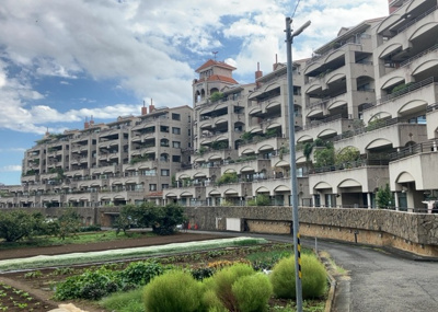 【外観】 | プリシード本厚木 | 外観はマンション管理がされているかの目安になります。築年数が古いと、壁面は劣化してひび割れが生じることも！建物が古びていても細かいところが修繕されていると、きちんと管理されているなぁと感じるでしょう。