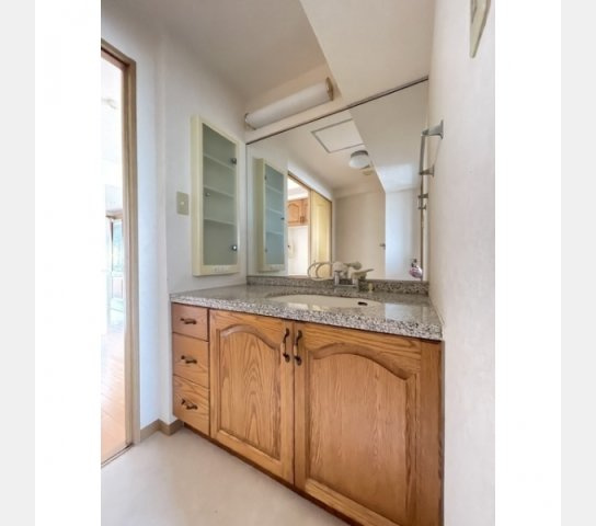 ベルドゥムール川口東の独立洗面台