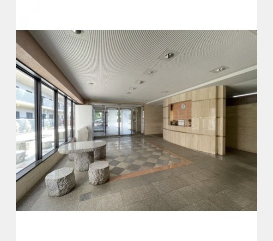 ベルドゥムール川口東のロビー