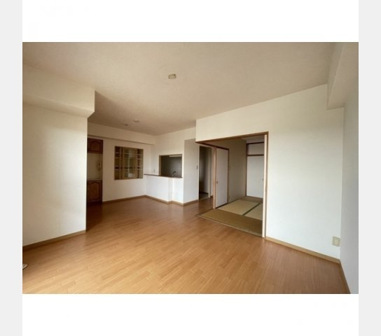 ベルドゥムール川口東の居間・リビング