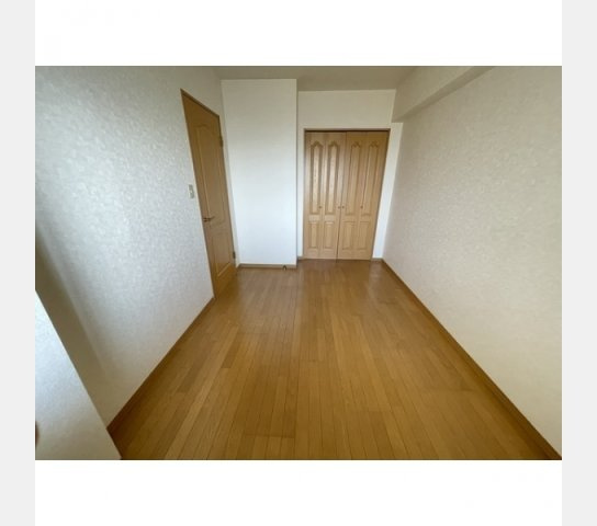 ベルドゥムール川口東の洋室