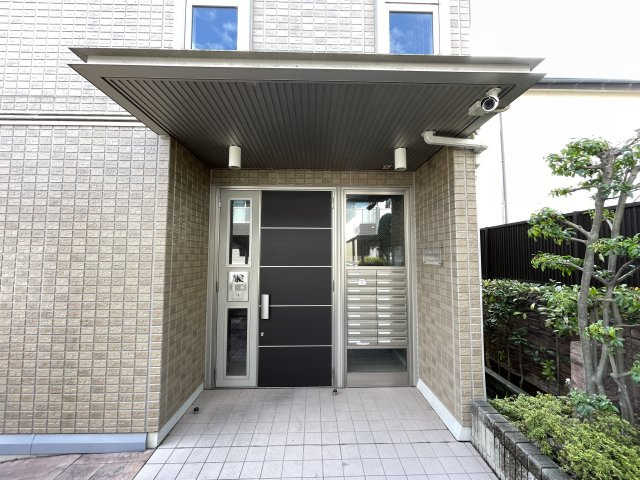 トレビナ中浦和のエントランス