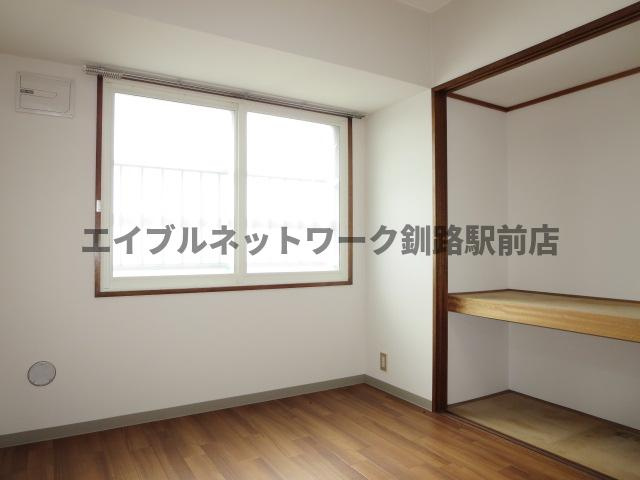 大栄マンション鶴ヶ岱の洋室