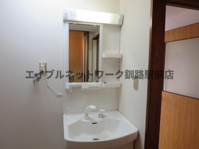 大栄マンション鶴ヶ岱の独立洗面台