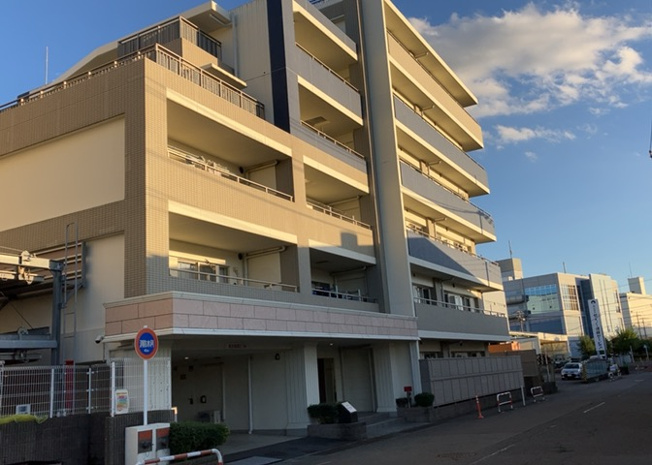 【構造・工法・仕様】 | 厚木第９ダイヤモンドマンション | ＲＣ造、Reinforced Concreteは直訳すると補強されたコンクリートです。主に柱や梁・床・壁が鉄筋とコンクリートで構成おり、鉄筋を組んだ型枠にコンクリートを流し込んで固めたものを指します。