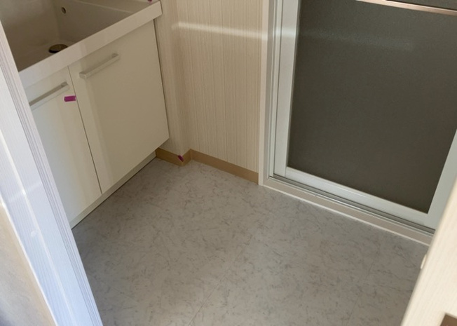 【脱衣所】 | 厚木第９ダイヤモンドマンション | 洗面脱衣所は「体を綺麗に整える場所」という目的と役割を持っています。そして便利で使い勝手のいい「体を綺麗に整える場所」にするためには、配置や動線、照明や収納計画をしっかりと検討しておく必要があります。