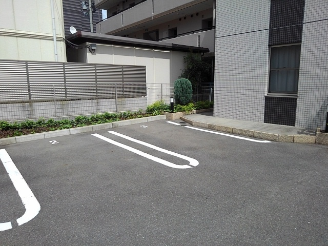 ピュアメゾン正雀の駐車場