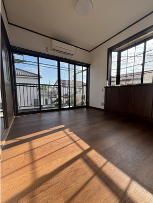 【内装】 | 成増赤塚5丁目戸建 | 2面採光の明るい洋室です