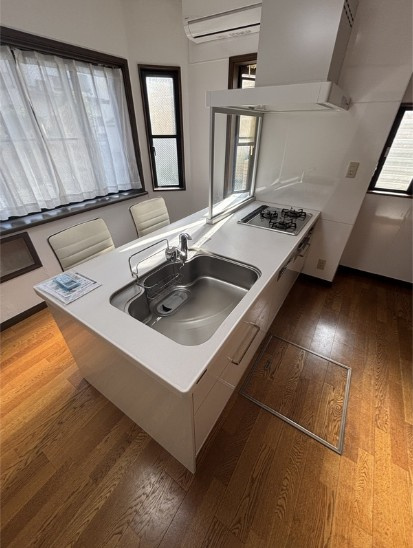 【キッチン】 | 成増赤塚5丁目戸建 | 3口ガスコンロが使えるキッチンです