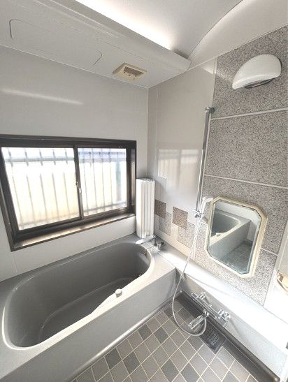 【浴室】 | 成増赤塚5丁目戸建 | 追い炊き機能付きのお風呂です